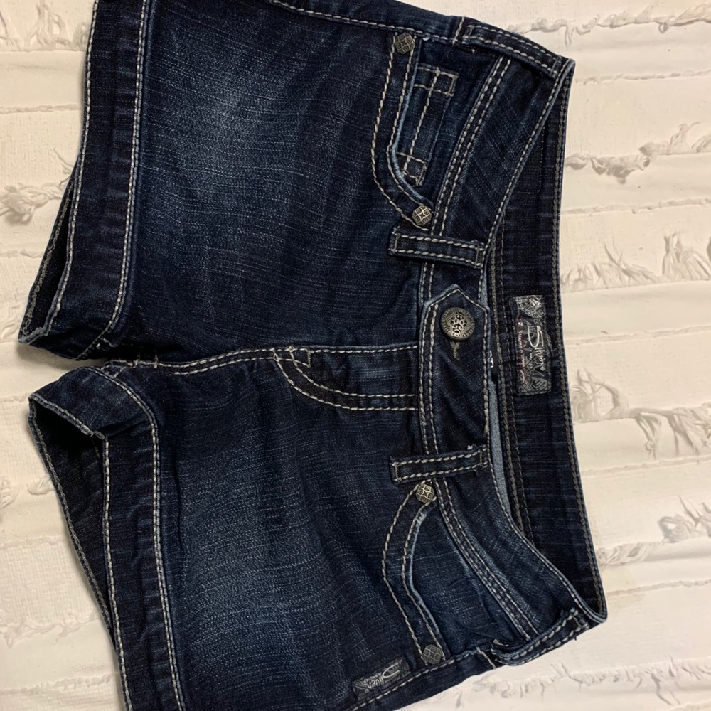 Womens size 28 Silver Jeans shorts